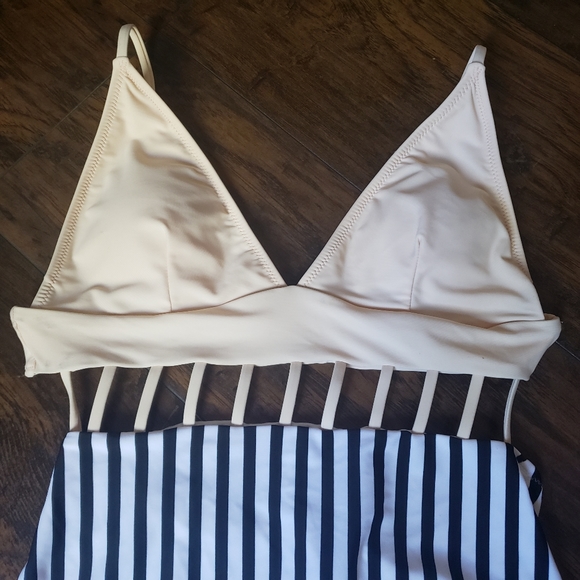 Cupshe Swimsuit 1PC - Picture 3 of 8